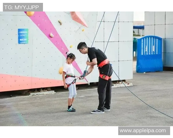 南京攀岩队战术解析：如何在比赛中提升竞技水平与团队协作能力